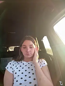 Snapshot of DoriDeluxe66 chatting on September 18, 6:26 am DoriDeluxe66 online show from September 18, 6:26 am