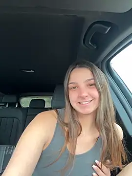 Snapshot of DoriDeluxe66 chatting on October 5, 8:01 am DoriDeluxe66 online show from October 5, 8:01 am