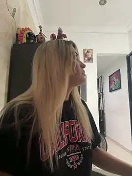 Snapshot of Sarita-candy chatting on February 25, 2:36 am Sarita-candy online show from February 25, 2:36 am