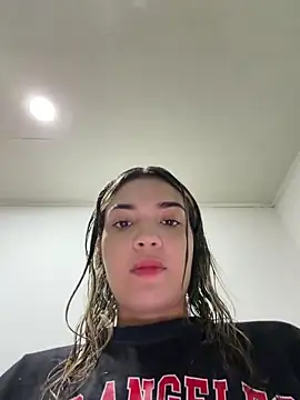 Snapshot of Sarita-candy chatting on April 6, 1:45 pm Sarita-candy online show from April 6, 1:45 pm