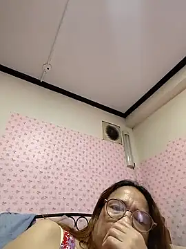 Snapshot of HotsexyNaughtysweetbaby chatting on November 11, 7:30 am HotsexyNaughtysweetbaby online show from November 11, 7:30 am