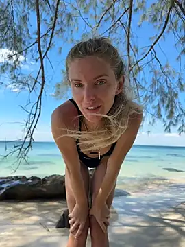 Snapshot of neighbours_love chatting on January 16, 6:35 am neighbours love online show from January 16, 6:35 am