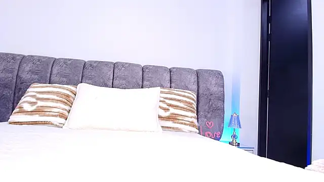 naia blessed online show from November 21, 7:12 pm