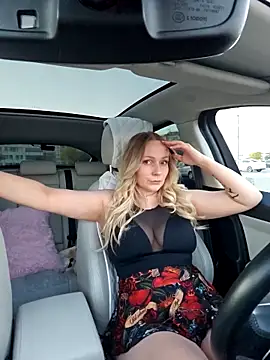 Snapshot of Bondgirl_013 chatting on October 29, 2:19 pm Bondgirl 013 online show from October 29, 2:19 pm