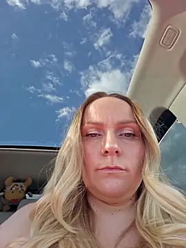 Snapshot of Bondgirl_013 chatting on October 30, 10:38 am Bondgirl 013 online show from October 30, 10:38 am