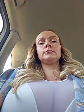 Snapshot of Bondgirl_013 chatting on November 23, 10:04 am Bondgirl 013 online show from November 23, 10:04 am