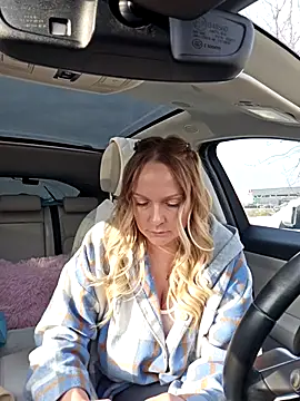 Snapshot of Bondgirl_013 chatting on November 26, 11:11 am Bondgirl 013 online show from November 26, 11:11 am