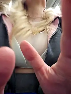 Snapshot of Bondgirl_013 chatting on December 5, 2:47 pm Bondgirl 013 online show from December 5, 2:47 pm