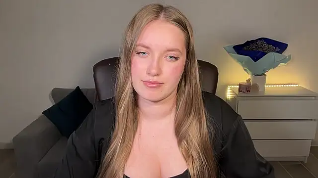 EvaMaddison online show from June 5, 8:47 pm
