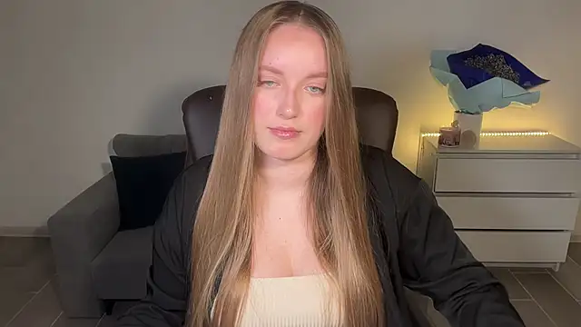 EvaMaddison online show from June 28, 9:10 pm