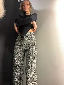 Snapshot of Feral_berry_8133 chatting on December 9, 10:54 am Feral berry 8133 online show from December 9, 10:54 am