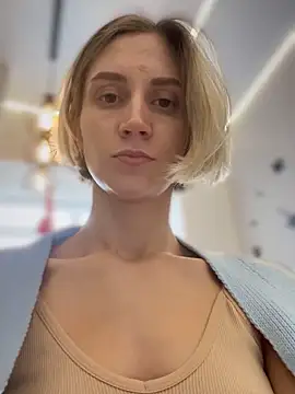 Snapshot of Feral_berry_8133 chatting on January 4, 8:17 am Feral berry 8133 online show from January 4, 8:17 am