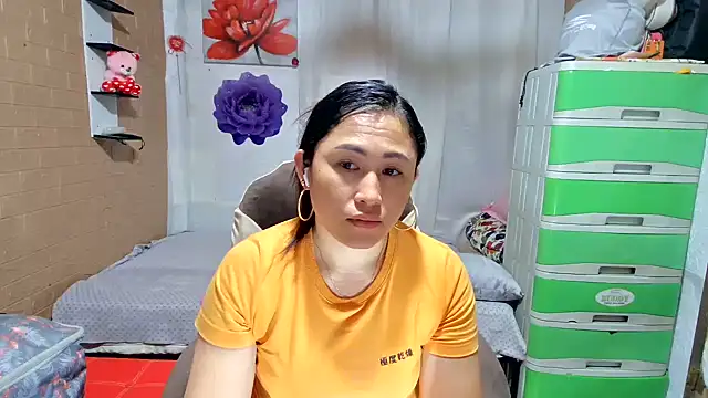 Snapshot of M_e_c_e_l chatting on May 19, 11:49 am M e c e l online show from May 19, 11:49 am