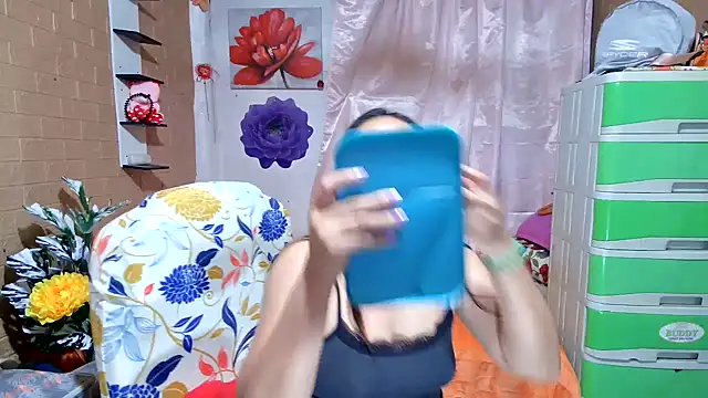 Snapshot of M_e_c_e_l chatting on June 7, 1:15 pm M e c e l online show from June 7, 1:15 pm