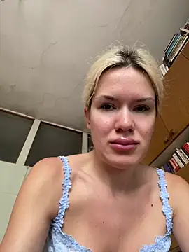 Snapshot of Keylili chatting on May 8, 8:19 am Keylili online show from May 8, 8:19 am