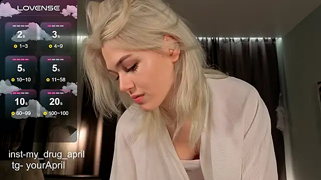 Snapshot of MyApril chatting on November 2, 3:53 am MyApril online show from November 2, 3:53 am