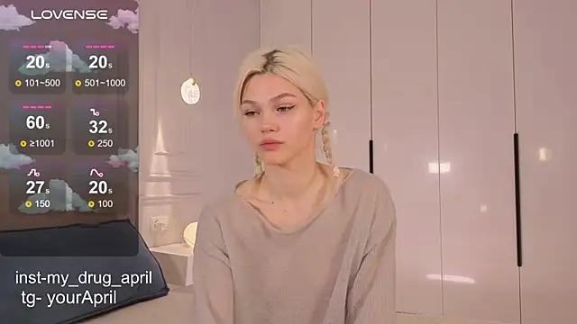 Snapshot of MyApril chatting on November 20, 8:14 am MyApril online show from November 20, 8:14 am