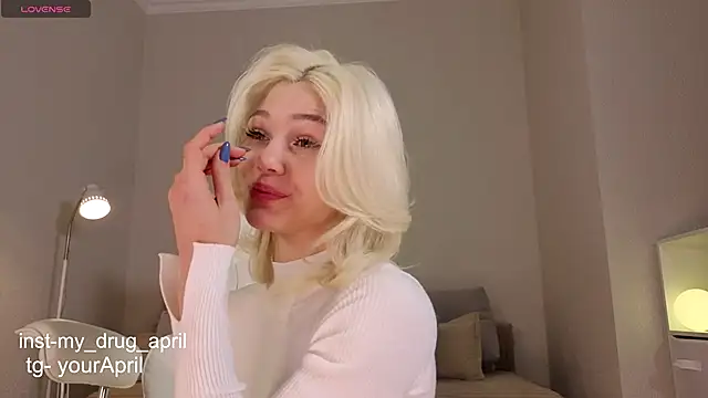 Snapshot of MyApril chatting on December 13, 10:26 pm MyApril online show from December 13, 10:26 pm