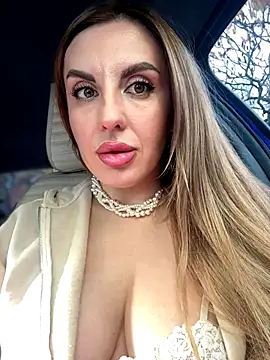 Kalli Fornia online show from October 23, 8:35 am