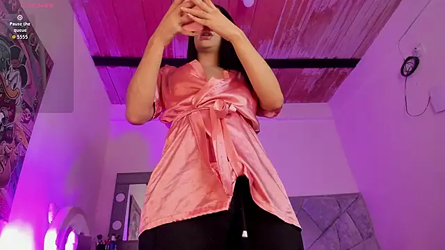 Snapshot of Sweet_Cinthia chatting on November 19, 10:43 pm Sweet Cinthia online show from November 19, 10:43 pm