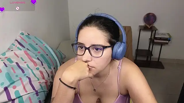 blue  moon  online show from February 15, 7:51 am