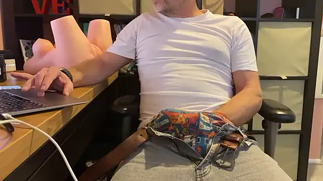 Snapshot of jimmi_xxl chatting on December 17, 9:15 am jimmi xxl online show from December 17, 9:15 am