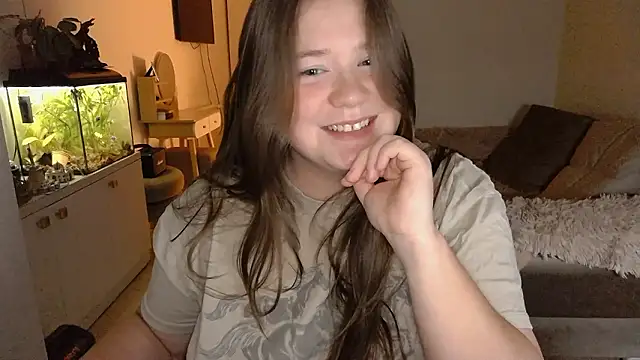 Snapshot of remirann_ chatting on December 4, 3:43 pm remirann online show from December 4, 3:43 pm