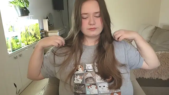 Snapshot of remirann_ chatting on December 4, 12:25 pm remirann online show from December 4, 12:25 pm