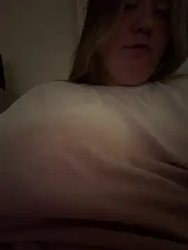 Snapshot of remirann_ chatting on July 17, 4:23 pm remirann online show from July 17, 4:23 pm