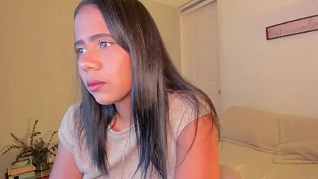 Snapshot of rosaaliiaa1 chatting on November 6, 9:05 pm rosaaliiaa1 online show from November 6, 9:05 pm