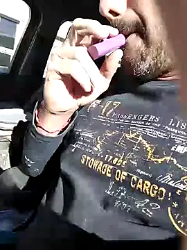 Snapshot of juandi21cm chatting on January 15, 2:56 pm juandi21cm online show from January 15, 2:56 pm