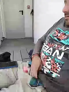 Snapshot of juandi21cm chatting on February 6, 1:21 pm juandi21cm online show from February 6, 1:21 pm