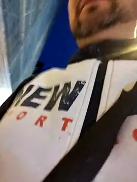 Snapshot of juandi21cm chatting on February 17, 2:59 pm juandi21cm online show from February 17, 2:59 pm