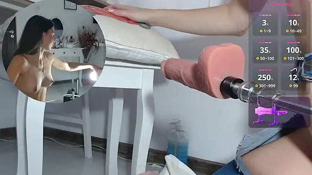 Yuumiii online show from November 17, 11:49 am