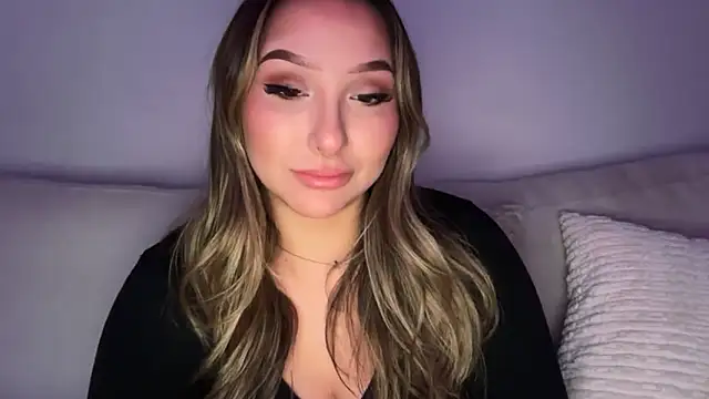Snapshot of lustfulsmiles chatting on April 1, 12:17 pm lustfulsmiles online show from April 1, 12:17 pm