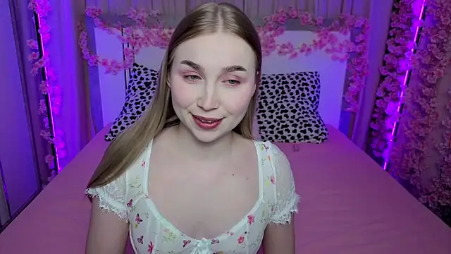 Snapshot of LilyStarlight chatting on April 18, 3:54 am LilyStarlight online show from April 18, 3:54 am