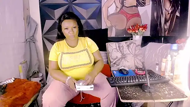 Snapshot of Ebonyfancyface chatting on June 25, 4:22 pm Ebonyfancyface online show from June 25, 4:22 pm