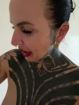 InkedBiitch online show from May 6, 4:45 pm