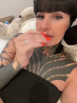 InkedBiitch online show from June 3, 5:18 pm