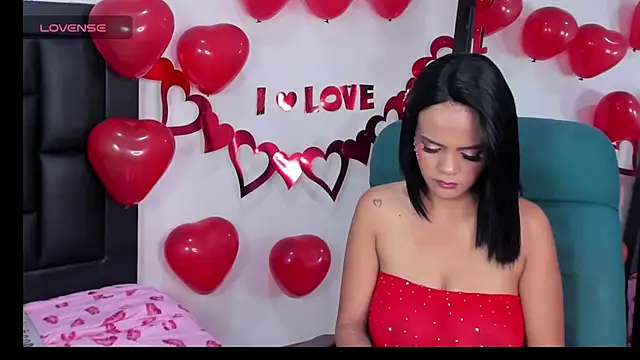 Snapshot of MaiaPetitte_ chatting on February 15, 12:18 am MaiaPetitte online show from February 15, 12:18 am