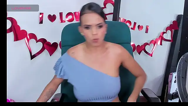 Snapshot of MaiaPetitte_ chatting on February 16, 11:56 pm MaiaPetitte online show from February 16, 11:56 pm