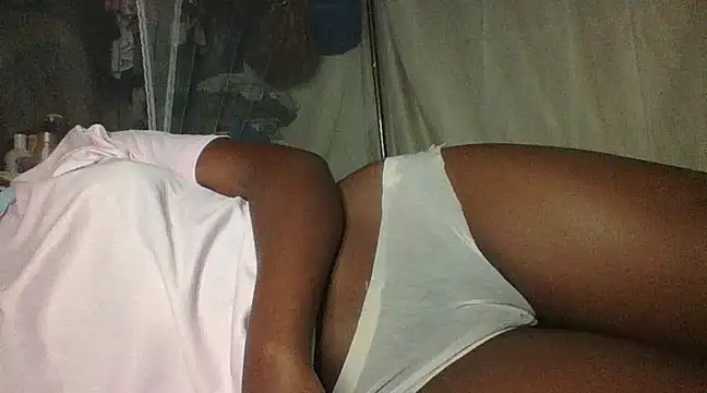 Snapshot of FatAss_baby chatting on February 5, 2:29 am FatAss baby online show from February 5, 2:29 am