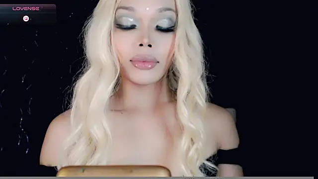 Snapshot of sugar_bbyxx chatting on January 4, 12:49 pm sugar bbyxx online show from January 4, 12:49 pm