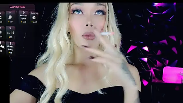 Snapshot of sugar_bbyxx chatting on October 1, 9:32 pm sugar bbyxx online show from October 1, 9:32 pm