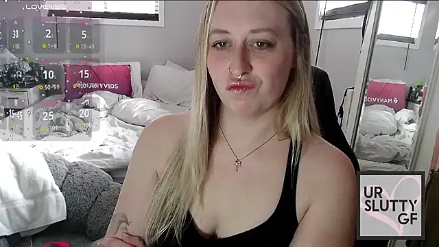 Snapshot of ursluttygf chatting on December 8, 6:06 pm ursluttygf online show from December 8, 6:06 pm