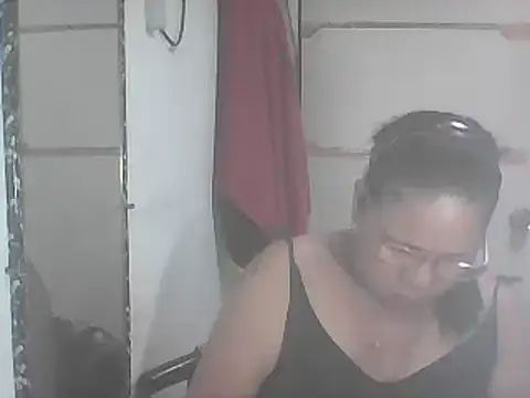 Snapshot of hotwet_mama4uxx chatting on February 14, 12:41 am hotwet mama4uxx online show from February 14, 12:41 am