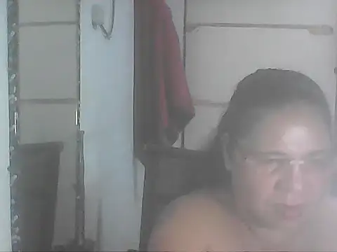 Snapshot of hotwet_mama4uxx chatting on November 13, 12:15 pm hotwet mama4uxx online show from November 13, 12:15 pm