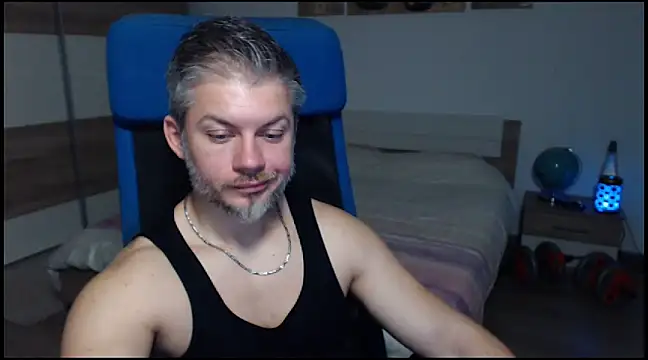 Snapshot of RobbyShawz chatting on December 12, 9:51 am RobbyShawz online show from December 12, 9:51 am