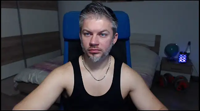 Snapshot of RobbyShawz chatting on December 19, 9:51 am RobbyShawz online show from December 19, 9:51 am