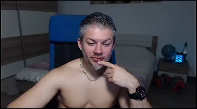 Snapshot of RobbyShawz chatting on December 20, 8:38 am RobbyShawz online show from December 20, 8:38 am